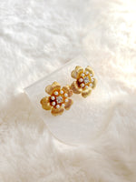 Oscar Golden Flower Stud