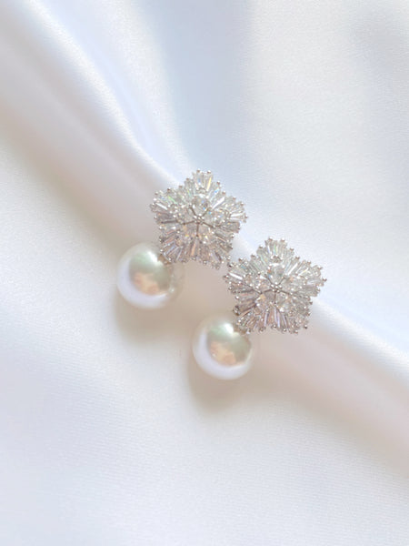 Timeless Beauty Pierced Earring, E2236