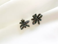 Ribbon Glimmer Pierced Earring, E2600